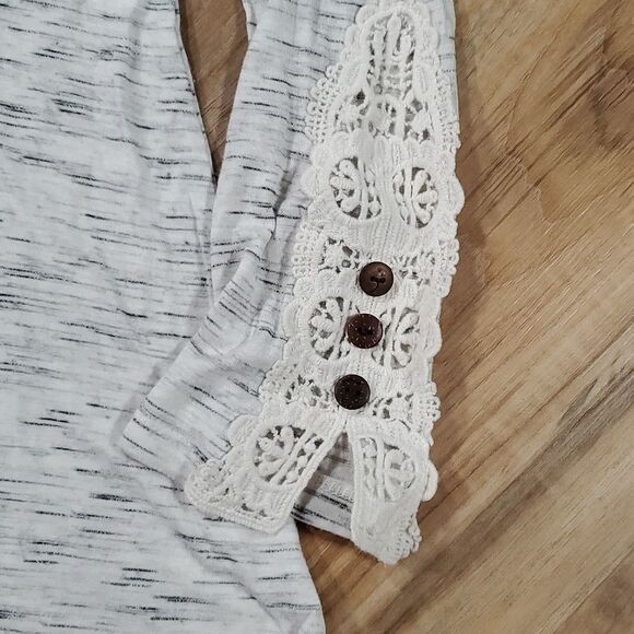 🔹️Lily Rose Gray Heather Embroidered Lace Scoop Neck 3/4 Sleeve Top Medium - Picture 5 of 11